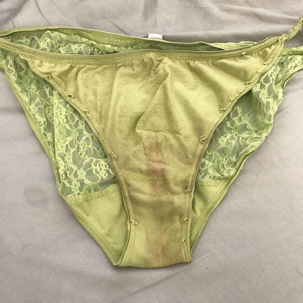 16P 722 - amateur chubby hot wife with nice worn panties
