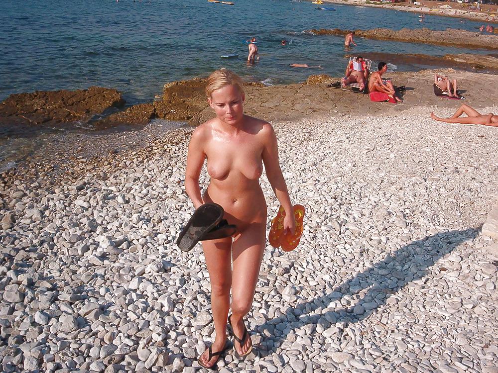 16P HOT BEACH BABES - COOLBUDY