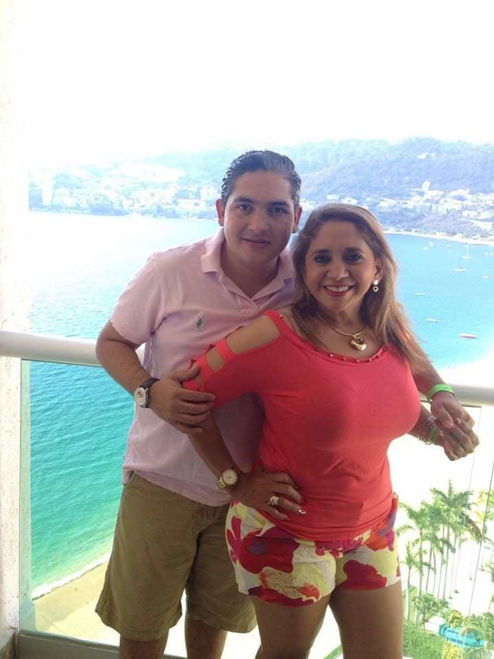 25P Mama de mi amigo culona puta en bikini granny 57yo big ass