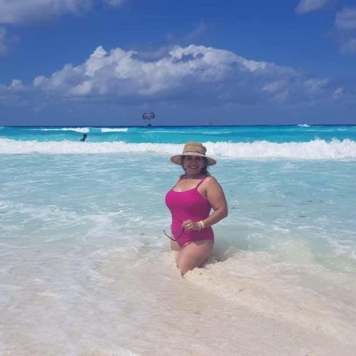 25P Mama de mi amigo culona puta en bikini granny 57yo big ass