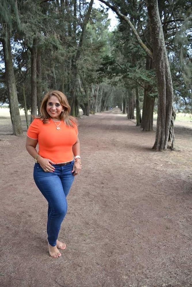 25P Mama de mi amigo culona puta en bikini granny 57yo big ass