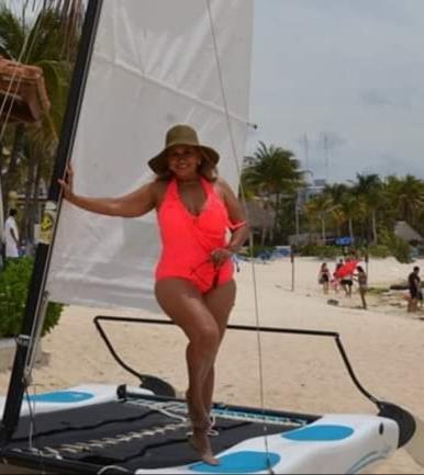 25P Mama de mi amigo culona puta en bikini granny 57yo big ass