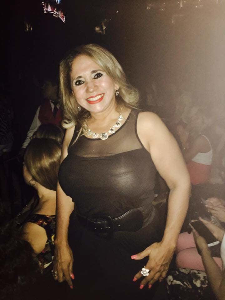 25P Mama de mi amigo culona puta en bikini granny 57yo big ass