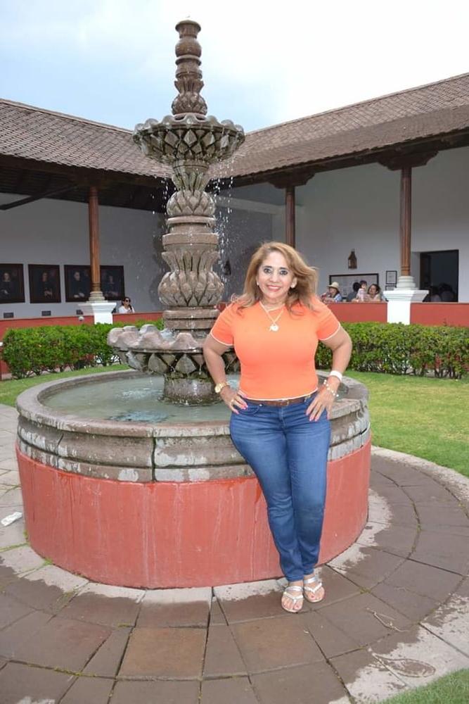 25P Mama de mi amigo culona puta en bikini granny 57yo big ass