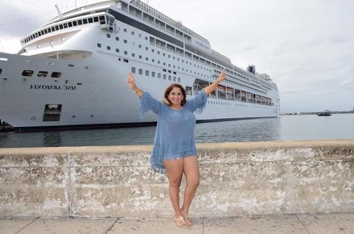 25P Mama de mi amigo culona puta en bikini granny 57yo big ass
