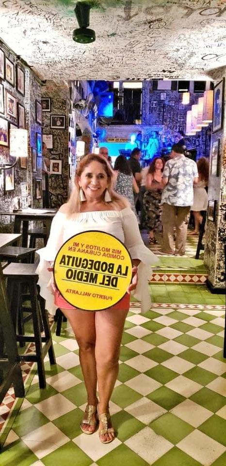 25P Mama de mi amigo culona puta en bikini granny 57yo big ass