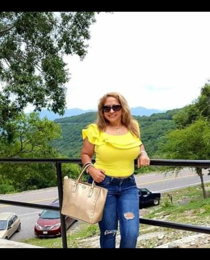 25P Mama de mi amigo culona puta en bikini granny 57yo big ass