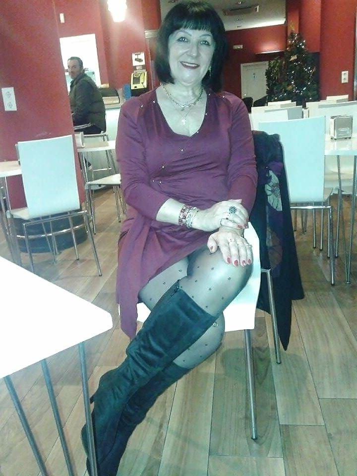 25P Milfs &amp; Gilfs wearing boots no.66