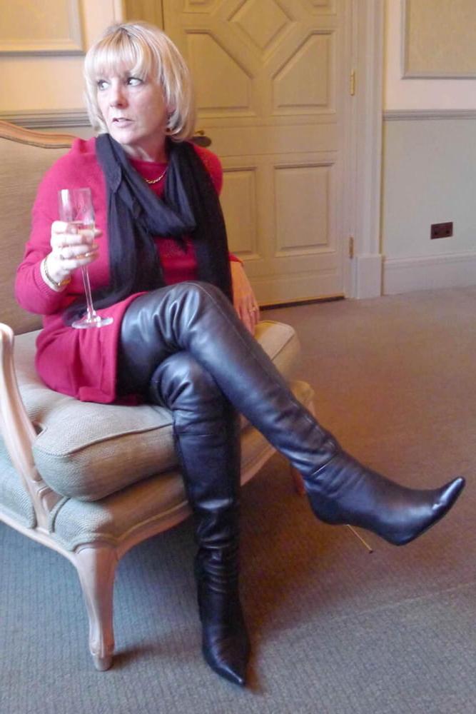 25P Milfs &amp; Gilfs wearing boots no.66