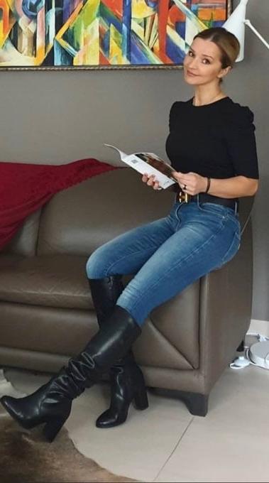 25P Milfs &amp; Gilfs wearing boots no.62