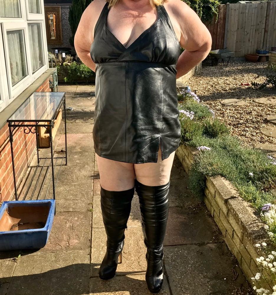25P Milfs &amp; Gilfs wearing boots no.62