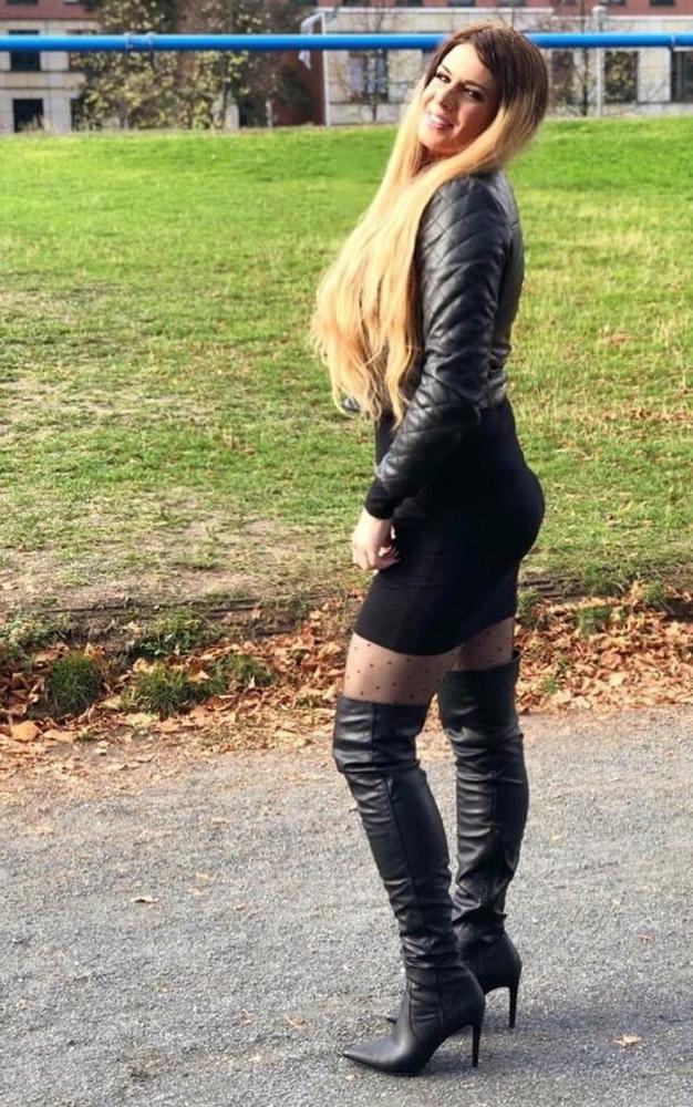 25P Milfs &amp; Gilfs wearing boots no.52