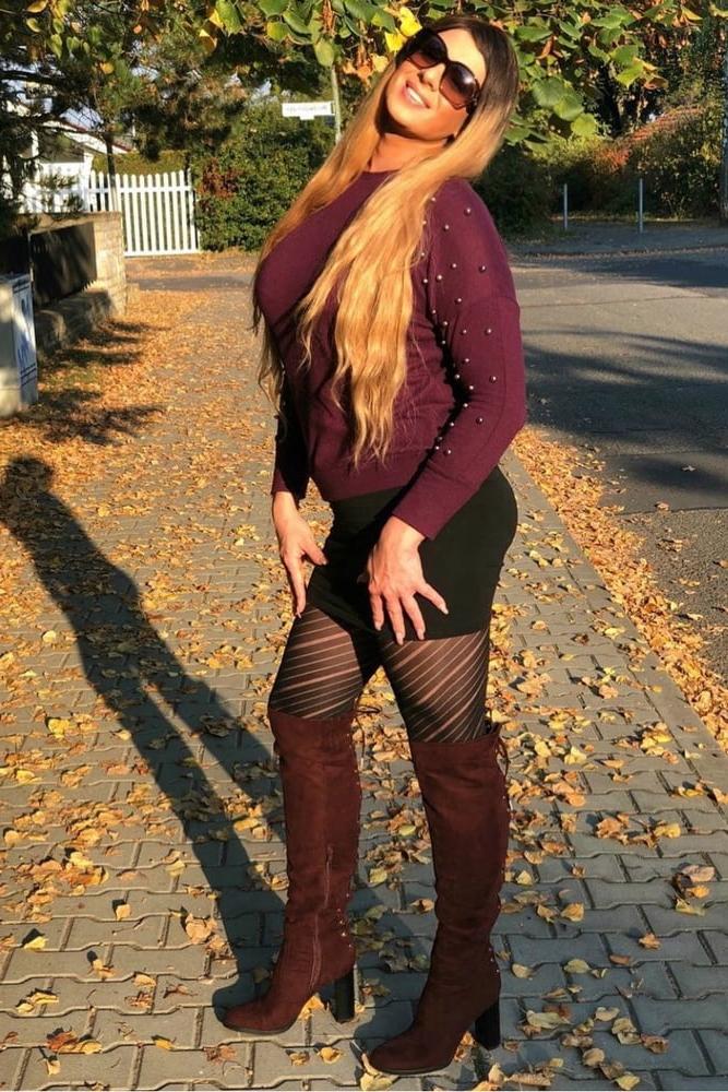 25P Milfs &amp; Gilfs wearing boots no.52
