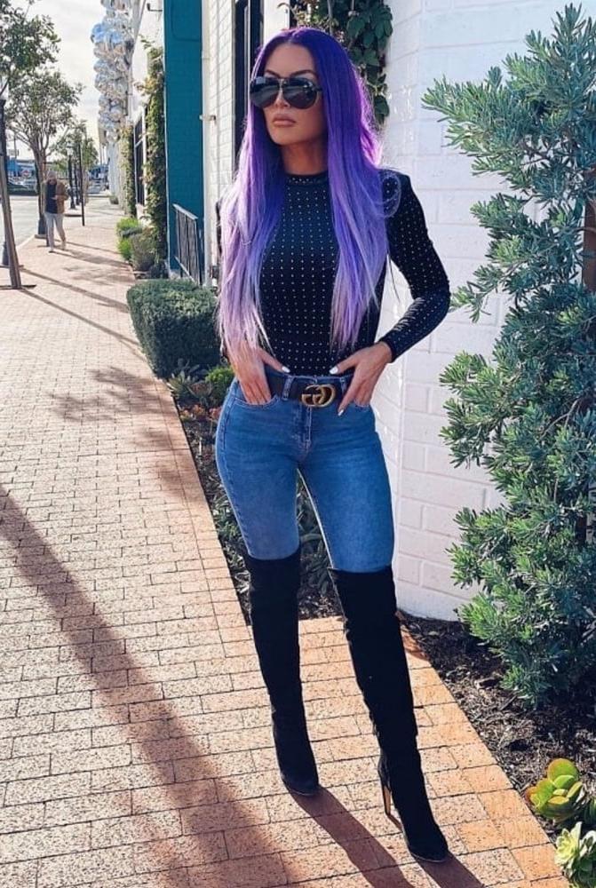 25P Milfs &amp; Gilfs wearing boots no.52