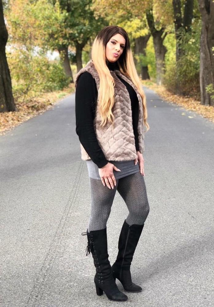 25P Milfs &amp; Gilfs wearing boots no.52