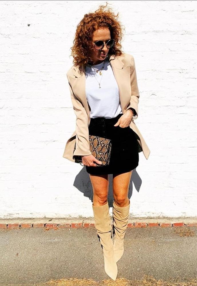 25P Milfs &amp; Gilfs wearing boots no.63