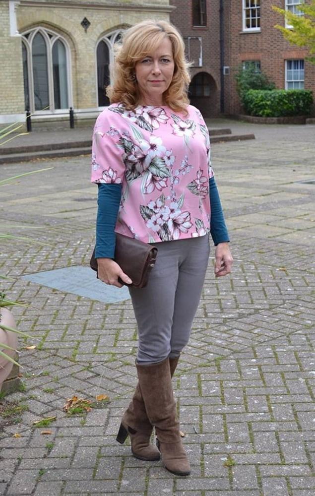 25P Milfs &amp; Gilfs wearing boots no.63