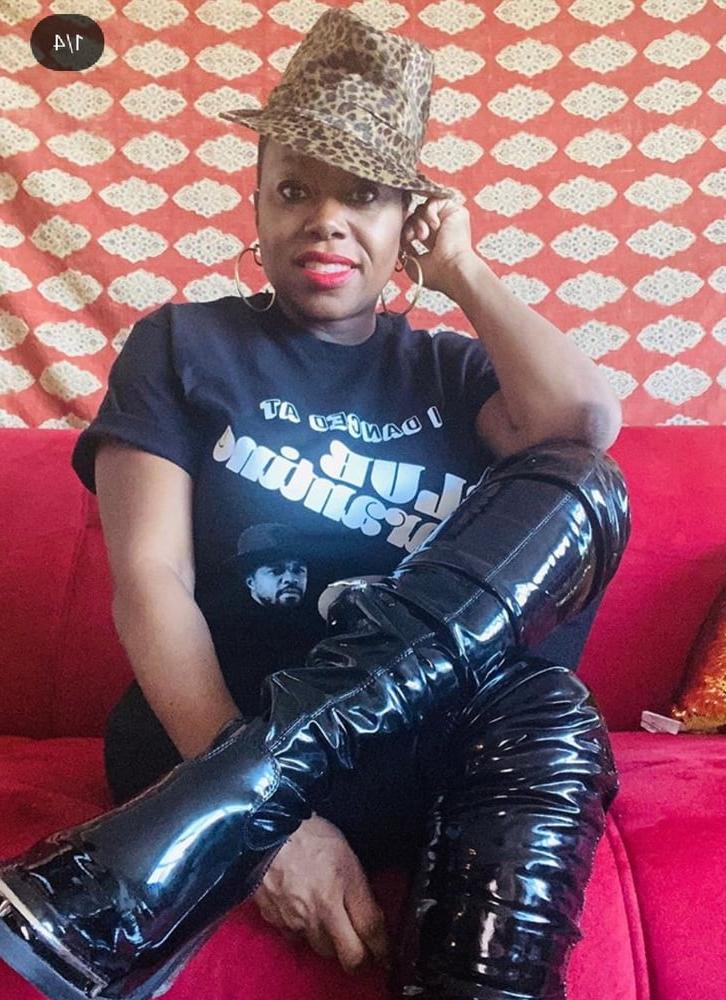 25P Milfs &amp; Gilfs wearing boots no.63
