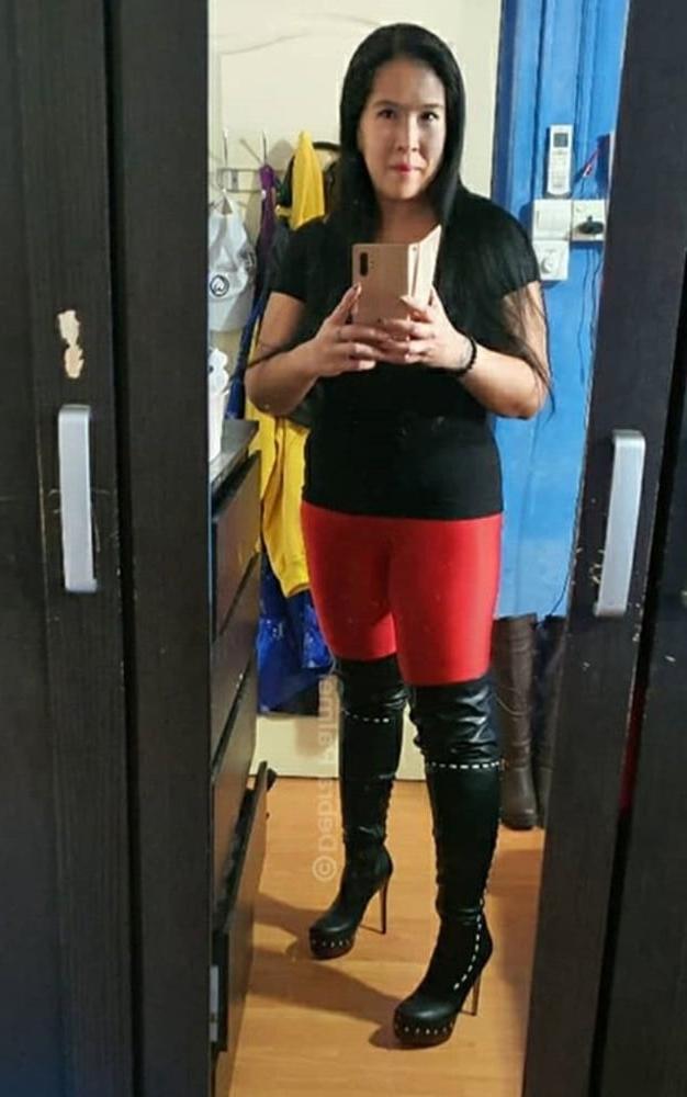 25P Milfs &amp; Gilfs wearing boots no.63