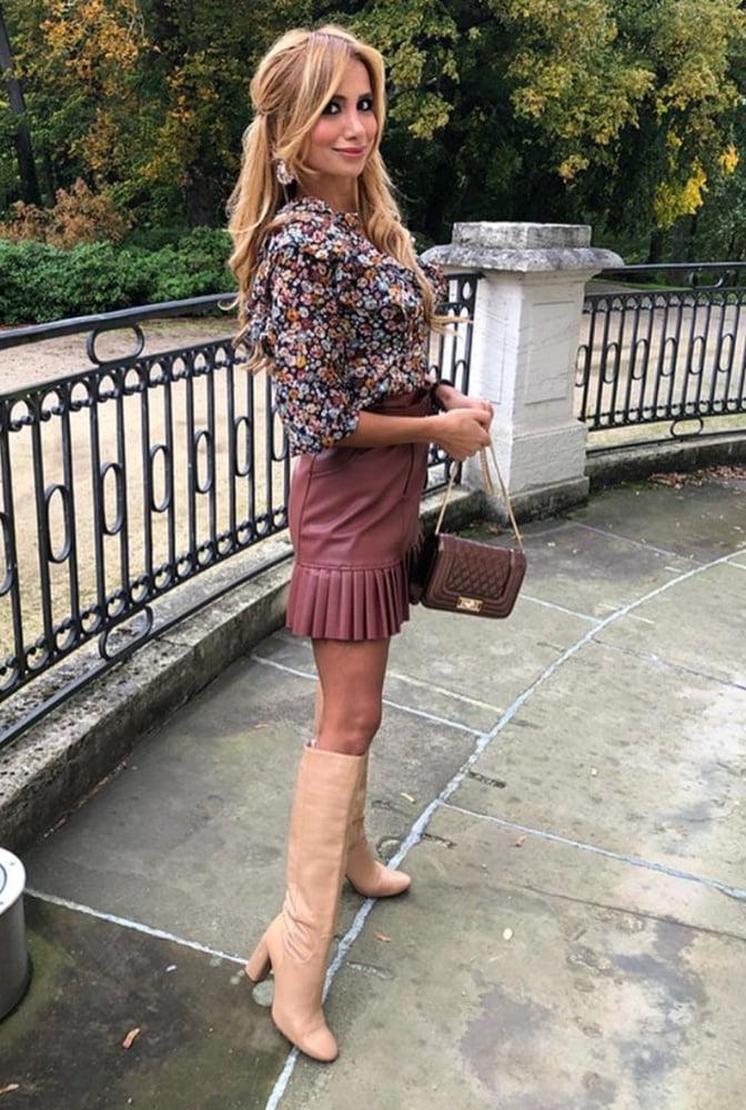 25P Milfs &amp; Gilfs wearing boots no.64