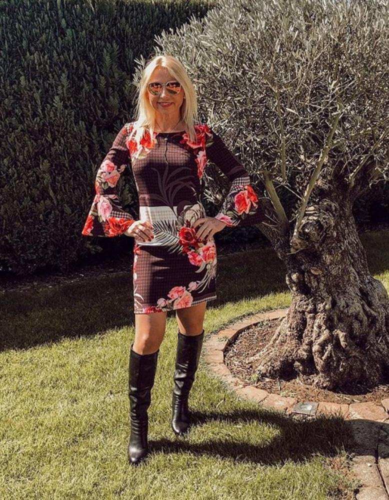 25P Milfs &amp; Gilfs wearing boots no.64
