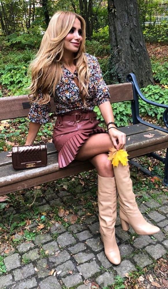 25P Milfs &amp; Gilfs wearing boots no.64