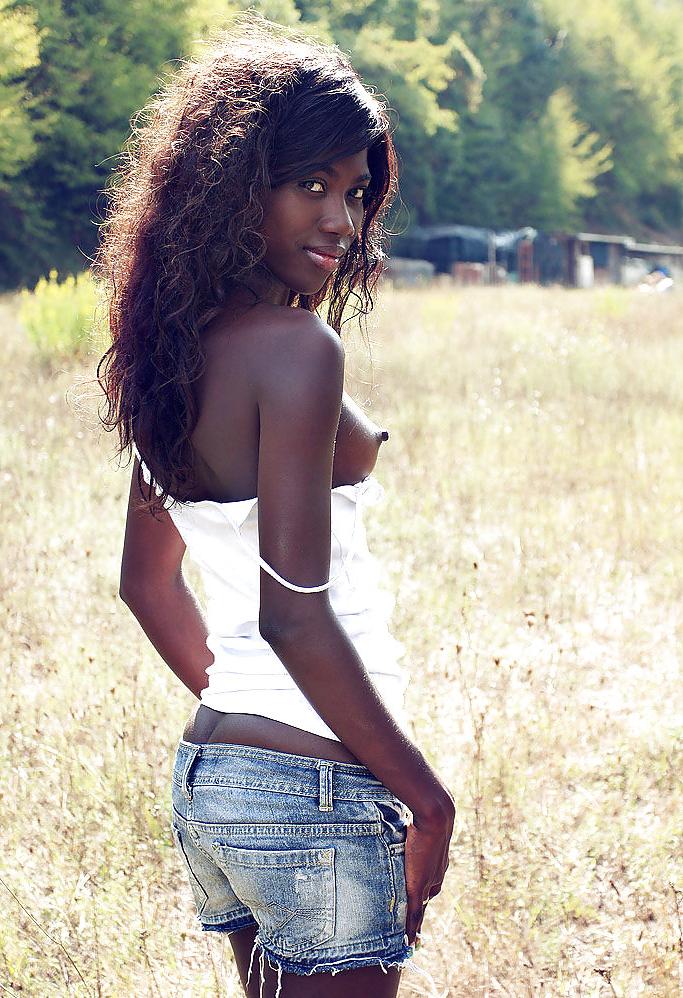 21P Ebony Treats