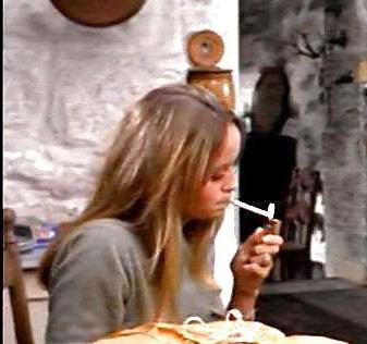 25P Susan George Smoking