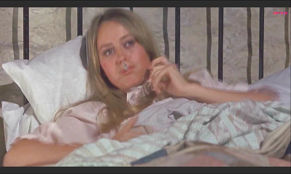 25P Susan George Smoking