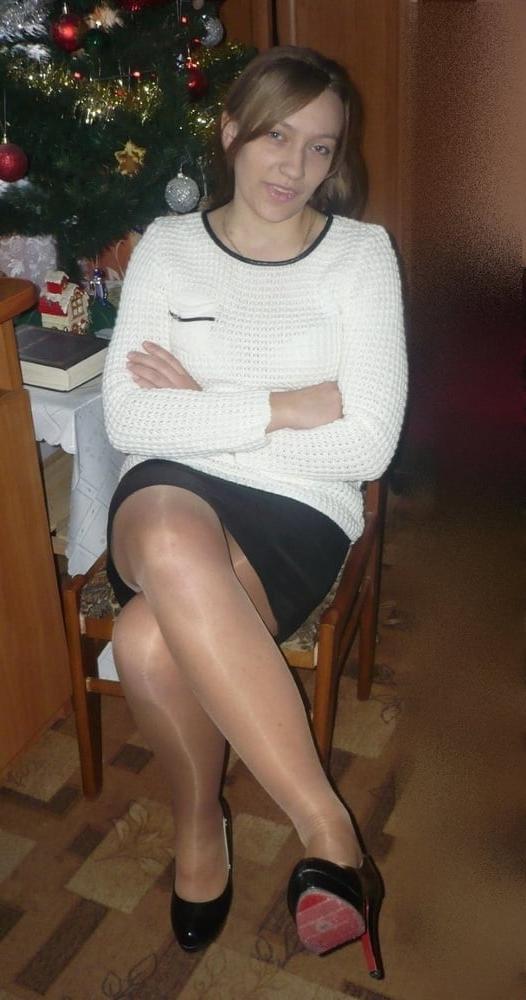 15P Slut friends pantyhose5