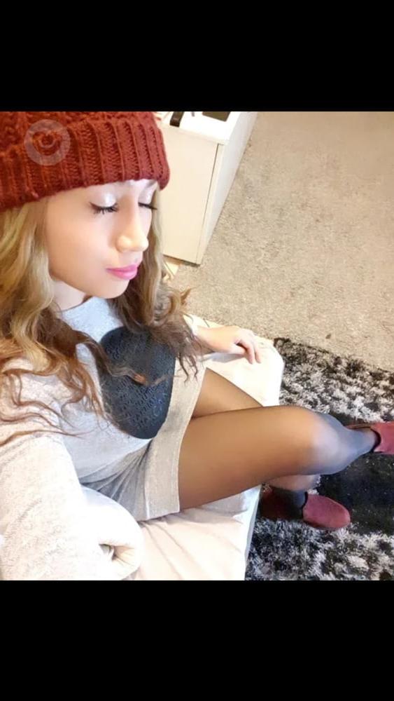 15P Slut friends pantyhose5