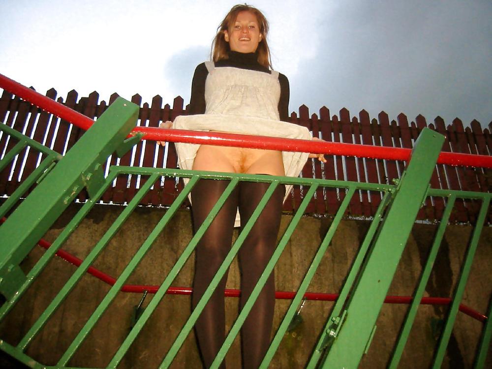 25P MILF flashing - 2
