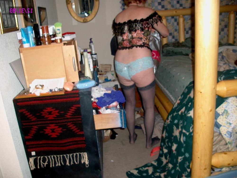 25P 26. Mature Washington wife gets naked