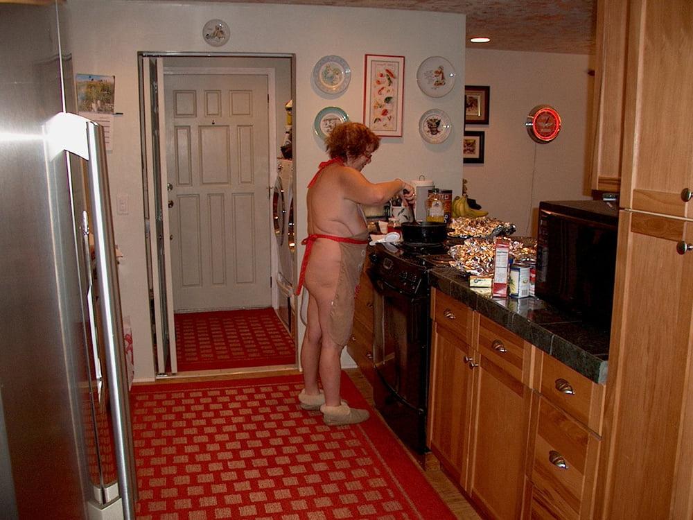 25P 26. Mature Washington wife gets naked