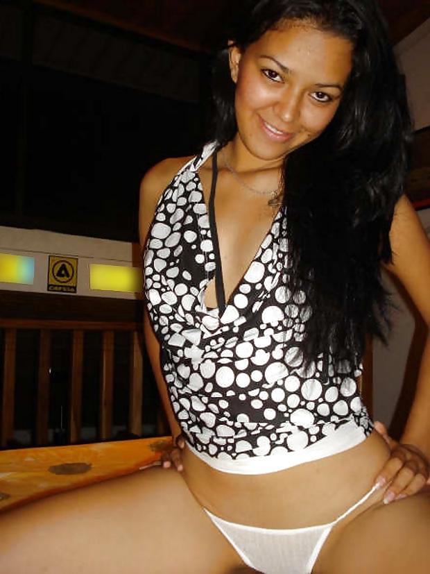 8P Beurette teen getting naked for you