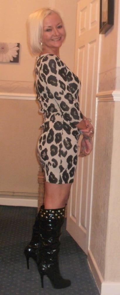 25P Milfs &amp; Gilfs wearing boots no.59