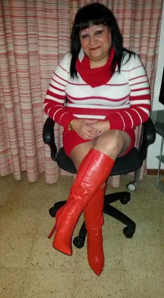 25P Milfs &amp; Gilfs wearing boots no.59