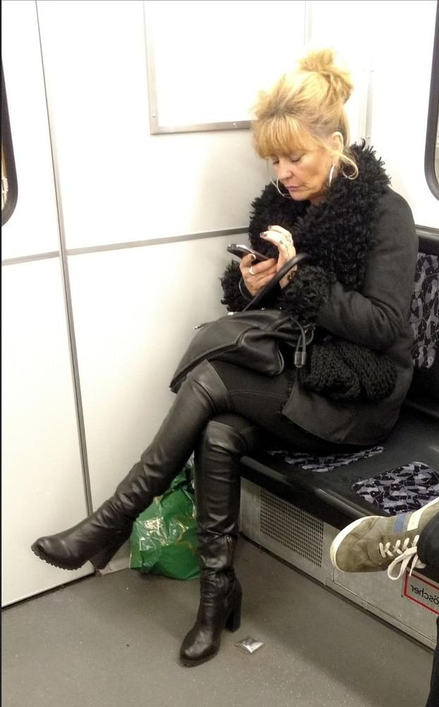 25P Milfs &amp; Gilfs wearing boots no.59
