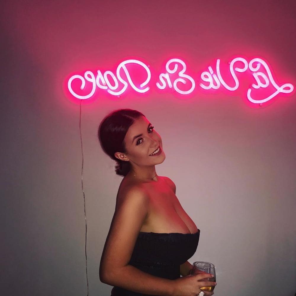 25P Super Hot Slut 21