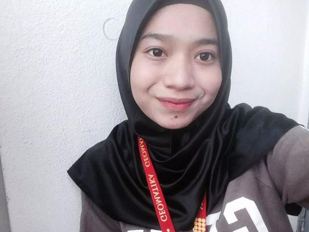 25P Hot Malaysian Girl 4 ( Amirah 3some)