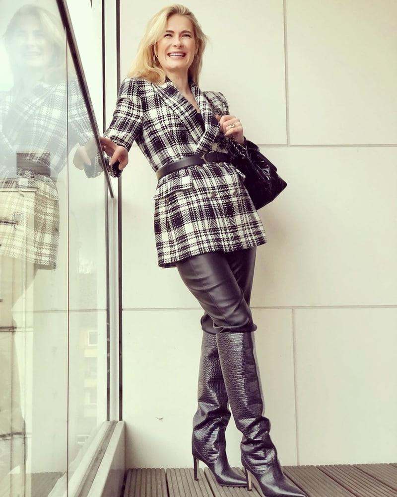 25P Milfs &amp; Gilfs wearing boots no.56