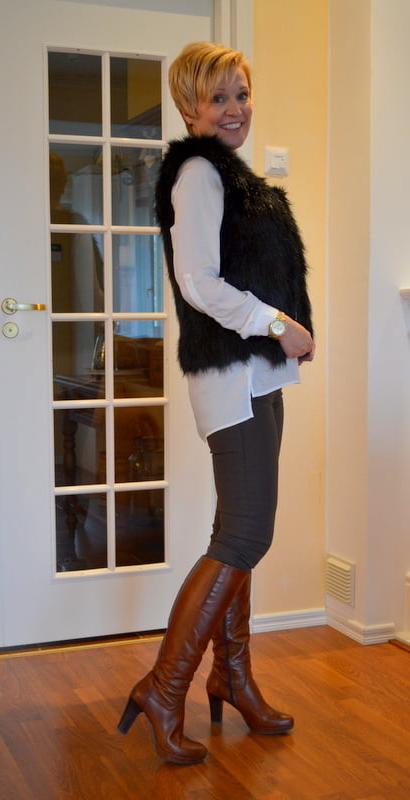 25P Milfs &amp; Gilfs wearing boots no.56