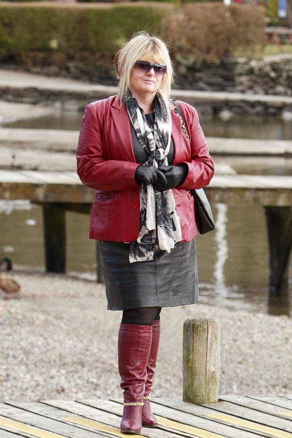 25P Milfs &amp; Gilfs wearing boots no.56