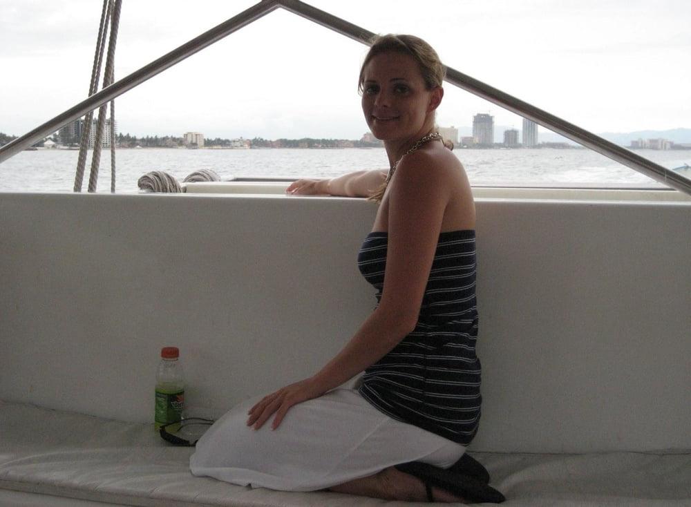 25P Sexy wife on vacation