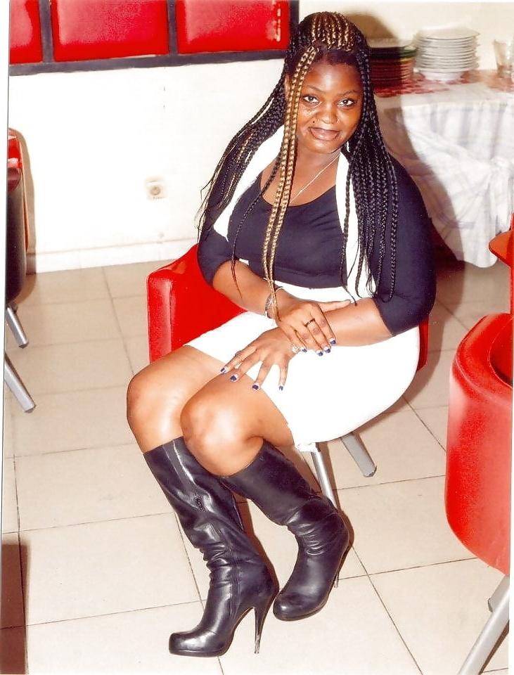 25P Milfs &amp; Gilfs wearing boots no.61