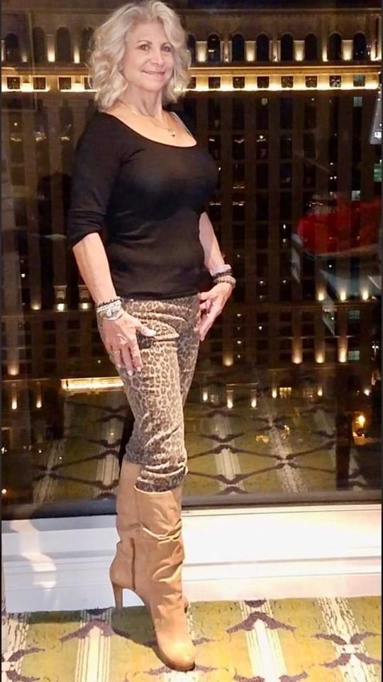 25P Milfs &amp; Gilfs wearing boots no.61