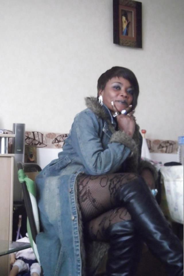 25P Milfs &amp; Gilfs wearing boots no.61