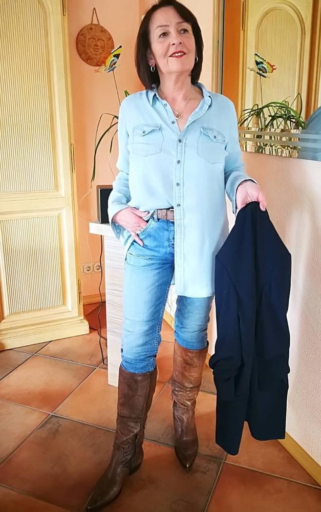 25P Milfs &amp; Gilfs wearing boots no.54