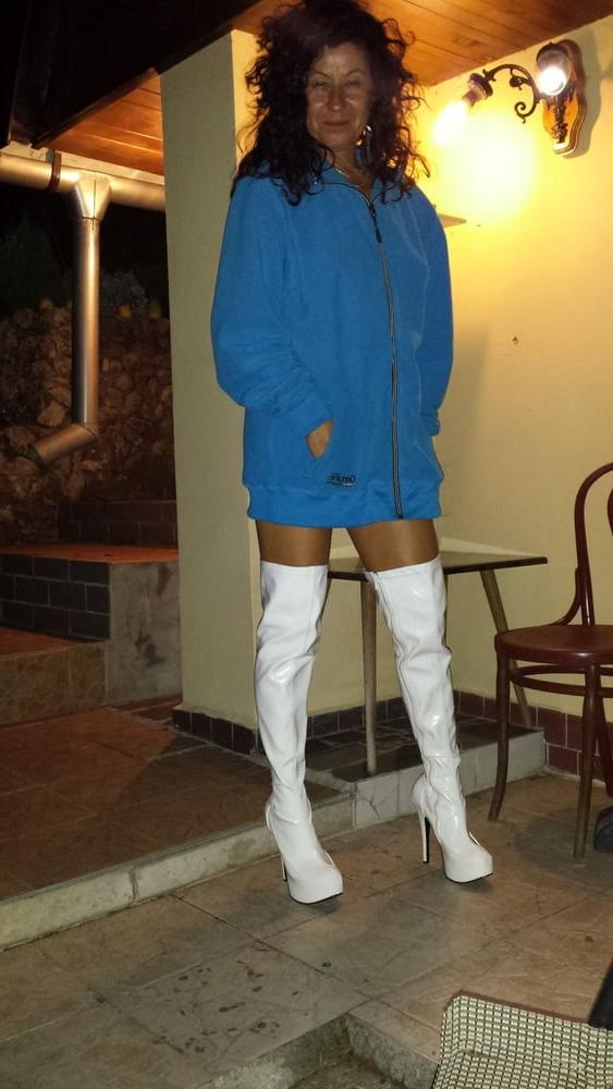25P Milfs &amp; Gilfs wearing boots no.54
