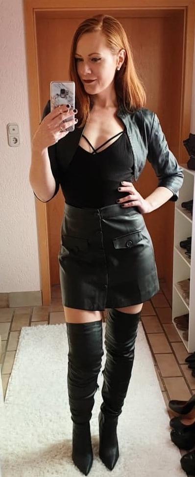 25P Milfs &amp; Gilfs wearing boots no.54